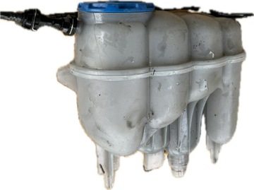 AUDI A4 A5 8W NÁDRŽ VYROVNÁVACÍ 8W0121405F