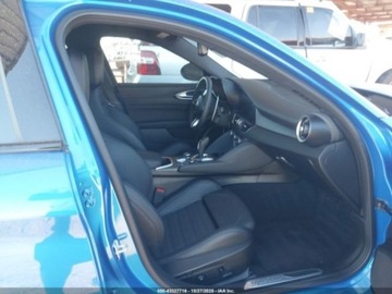 Alfa Romeo Giulia II 2024 Alfa Romeo Giulia 2024 Alfa Romeo Giulia Quadrifoglio RWD 2.9 Benzyna 550KM, zdjęcie 9