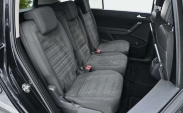 Volkswagen Touran III 1.6 TDI 115KM 2018 Volkswagen Touran 1,6 TDI 115 KM DSG FULL LED HIGH-LINE Alcantara Nawigacja, zdjęcie 26
