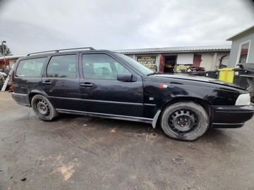 VOLVO V70 И ПЕРЕДНЕЕ ПРАВОЕ КРЫЛО