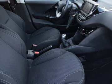 Peugeot 208 I Hatchback 5d Facelifting 1.2 PureTech 110KM 2017 Peugeot 208 1.2 PureTech, Klima, Klimatronic, zdjęcie 8