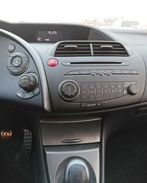 Honda Civic VIII Hatchback 3d 1.4 i-VTEC 100KM 2009 Honda Civic Honda Civic 1.3 Benzyna 100KM, zdjęcie 10