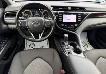 Toyota Camry IX Sedan 2.5 Hybrid Dynamic Force 218KM 2020 Toyota Camry Salon Polska, Serwis ASO, Gwarancja 2.5 Hybryda 218KM, zdjęcie 1