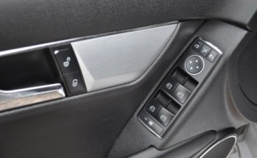 Mercedes Klasa C W204 Kombi T204 1.8 180 CGI BlueEFFICIENCY 156KM 2010 Mercedes-Benz Klasa C 180 CGI Avangarde Automat Benzyna 1.8 Benzyna 156KM, zdjęcie 19