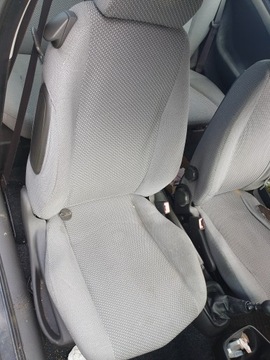 PODHLAVNÍK PODHLAVNÍKY ZADNÍ X2 FIAT PUNTO 2 II 99-2004 3D KÓD 675C 1,1 BENZÍN