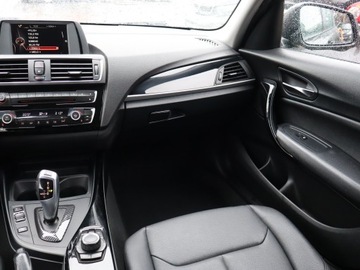 BMW Seria 1 F20-F21 Hatchback 5d Facelifting 2015 118i 136KM 2015 BMW 1 118i, Salon Polska, Automat, Skóra, Klima, zdjęcie 7