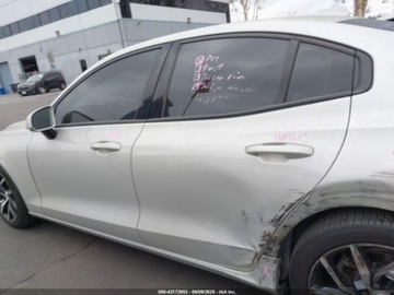 Volvo S60 III Sedan 2.0 T5 250KM 2020 Volvo S60 S60 t5 momentum 2.0 Benzyna 250KM, zdjęcie 7