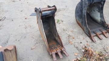 ŁYŻKA DO KOPARKI ZE SWORZNIAMI 30CM DOOSAN