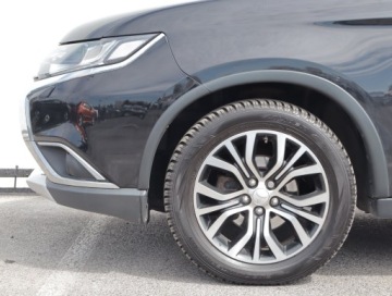 Mitsubishi Outlander III SUV Facelifting 2015 2.2 DI-D 150KM 2016 Mitsubishi Outlander 2.2 DI-D, Salon Polska, zdjęcie 14