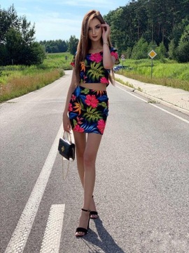КОМПЛЕКТ короткая БЛУЗКА ТОП + МИНИ-ЮБКА на резинке ЦВЕТЫ S/M