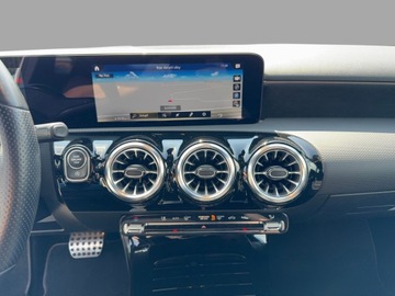 Mercedes Klasa A W177/V177 Hatchback Facelifting 1.3 180 136KM 2022 Mercedes-Benz A 180, zdjęcie 12