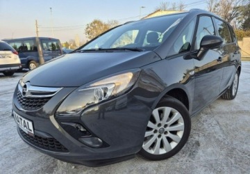 Opel Zafira C Tourer 1.4 Turbo ECOTEC 140KM 2016 Opel Zafira 7-osob Super stan 1.4 Benzyna 140KM
