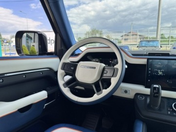 Land Rover Defender IV (L663) 2025 Land Rover Defender 110 5.0 V8 Urban + QuickSilver, zdjęcie 30