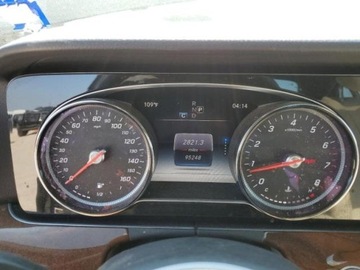 Mercedes Klasa E W213 2019 Mercedes-Benz Klasa E 2019 Mercedes-Benz E-Class E 300 RWD Sedan 2.0 241KM, zdjęcie 8