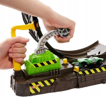 Трек HOT WHEELS Monster Trucks с набором автомобильных петель