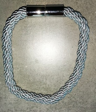 KLAMRA SPINKA MAGNES KURTYNA ZASŁONA SZNUR SZARA