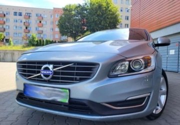Volvo S60 II Sedan Facelifting 2.0 D4 DRIVE-E 190KM 2016 Volvo S60 D4 2.0D 190KM AUTOMAT XENON SKÓRA NAVI ALU STAN BDB, zdjęcie 3
