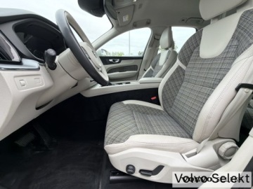Volvo XC60 II Crossover D4 190KM 2017 Volvo XC 60 XC60 D4 AWD Momentum, Pakiet Winter, P, zdjęcie 9