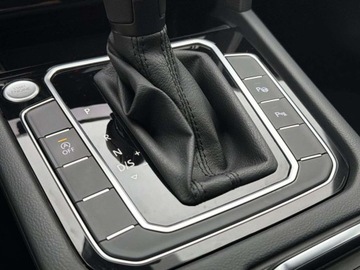 Volkswagen Passat B8 Variant Facelifting 1.5 TSI EVO 150KM 2023 Volkswagen Passat reflektory LED kamera nawigacja tempomat aktywny FV, zdjęcie 22