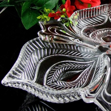 Декоративная тарелка для закусок, 3 отделения, прозрачная.