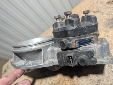 Audi 200 C2 KH 2.2 распределитель топлива 035133353AG