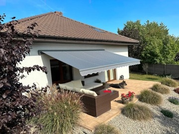 Markiza elektryczna 300x250 Szare Paski PREM