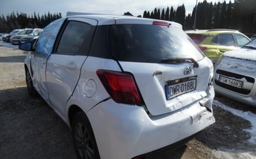 Toyota Yaris III 2016 Toyota Yaris 2016r, 1.3 Benzyna LPG, Uszkodzona. Poobijana. Jezdzi. 1.3, zdjęcie 2