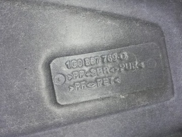 VW NEW BEETLE 2000 POLIČKA ZADNÍ