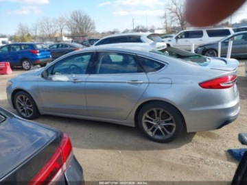 Ford Fusion 2020 Ford Fusion Hybrid Titanium, 2020r., 2.0L 2.0 Hybryda 141KM, zdjęcie 5