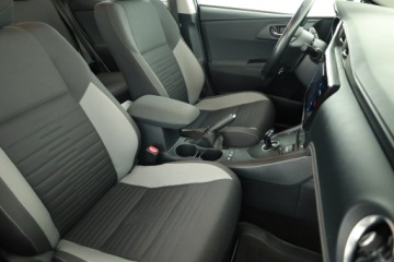 Toyota Auris II Hatchback 5d Facelifting 1.8 Hybrid 136KM 2016 Toyota Auris Hybrid, Automat, Navi, Klima, zdjęcie 6