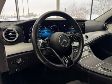 Mercedes Klasa E W213 Limuzyna Facelifting 2.0 E220d 194KM 2021 Mercedes-Benz E 220 4-Matic AMG/Avantgarde / 1 wła, zdjęcie 6
