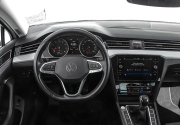 Volkswagen Passat B8 Limousine Facelifting 1.5 TSI EVO 150KM 2021 Volkswagen Passat 1.5TSI 150KM Business, Tempomat Aktywny, Czujniki Parkow, zdjęcie 17