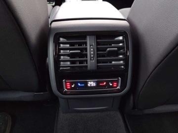 Volkswagen Arteon Fastback Facelifting 2.0 TSI 190KM 2022 Volkswagen Arteon Faktura VATAutomatElegancemodel 2023 2.0 Benzyna 190KM, zdjęcie 21