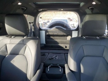 Land Rover Defender IV (L663) 2025 Land Rover Defender 130 X-Dynamic SE 2025 3.0l 3.0 Benzyna 395KM, zdjęcie 10