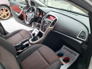 Opel Astra J Hatchback 5d 1.6 Twinport ECOTEC 115KM 2011 Opel Astra 1.6 115 KM 100% Przebieg 105 Tyś km, zdjęcie 17