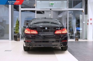 BMW Seria 5 G30-G31 Limuzyna 518d 150KM 2018 BMW Seria 5 518dSpryskiwacze ReflektorowSystem Nawigacji Business 2.0, zdjęcie 17