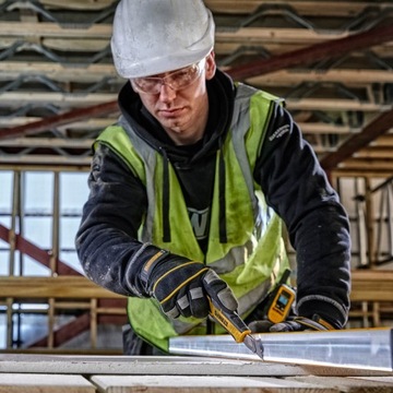 Нож для обоев со сломанным лезвием 18 мм DeWALT