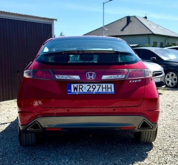Honda Civic VIII Hatchback 3d 1.8 i-VTEC 140KM 2011 Honda Civic 1.8 i-VTEC 140KM benzyna niski przebieg PDC Climatronic welur, zdjęcie 4