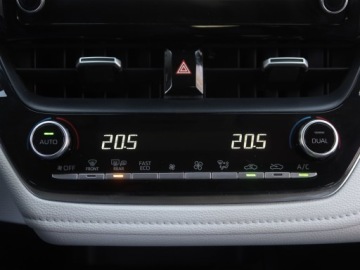 Toyota Corolla XII Hatchback 1.8 Hybrid 122KM 2020 Toyota Corolla 1.8 Hybrid, Salon Polska, zdjęcie 12