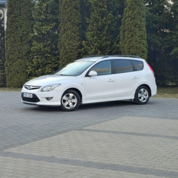 Hyundai i30 I CW Facelifting 1.4 DOHC 109KM 2011 Hyundai i30 1.4 Benzyna Blue Classic Manual 109KM, zdjęcie 4