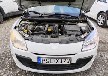 Renault Megane III Hatchback 1.5 dCi FAP 90KM 2011 Renault Megane 2011r, 1.5 DCI. Uszkodzony tyl. Jezdzi. 1.5 Diesel 90KM, zdjęcie 4