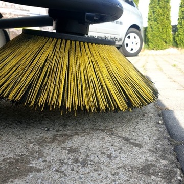 ZAMIATARKA KARCHER KM 100/100 spalinowa / 26 tys