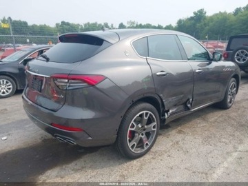 Maserati Levante 2023 Maserati Levante GT, 2023r., 4x4, 3.0L 3.0 Benzyna 345KM, zdjęcie 3