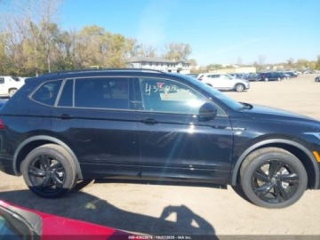 Volkswagen Tiguan III 2024 Volkswagen Tiguan Se R-Line, 2024r., 4x4, 2.0L 2.0 Benzyna 184KM, zdjęcie 4