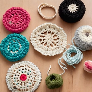 НАБОР ПРЯЖИ ХЛОПКОВОЙ ДЛЯ ВЯЗАНИЯ КРЮЧКОМ 24х25м + КРЮЧКИ 12 шт.