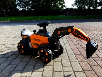 Детский экскаватор на аккумуляторах. Передвижной ковш.