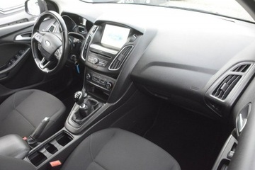 Ford Focus III Kombi Facelifting 1.0 EcoBoost 125KM 2016 Ford Focus 1.0 nawi grzana szyba doinwestowany, zdjęcie 12
