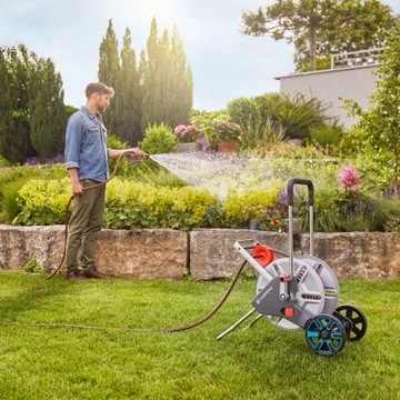 Комплект Gardena AquaRoll M Easy Metal: тележка для шланга длиной до 60 м.