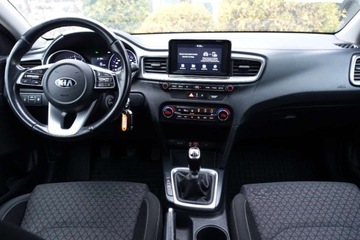 Kia Ceed III Kombi 1.6 CRDi 115KM 2019 Kia Ceed czujniki, tempomat, klimatyzacja 2strefowa, FV23 1.6 Diesel 115KM, zdjęcie 9
