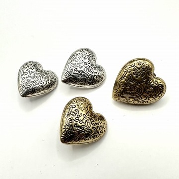 Klipsy srebrne serca w kolorze złotym i srebrnym z wytłaczanymi wzorami